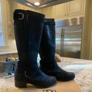 UGG Darcie black suede boot size 9.5M